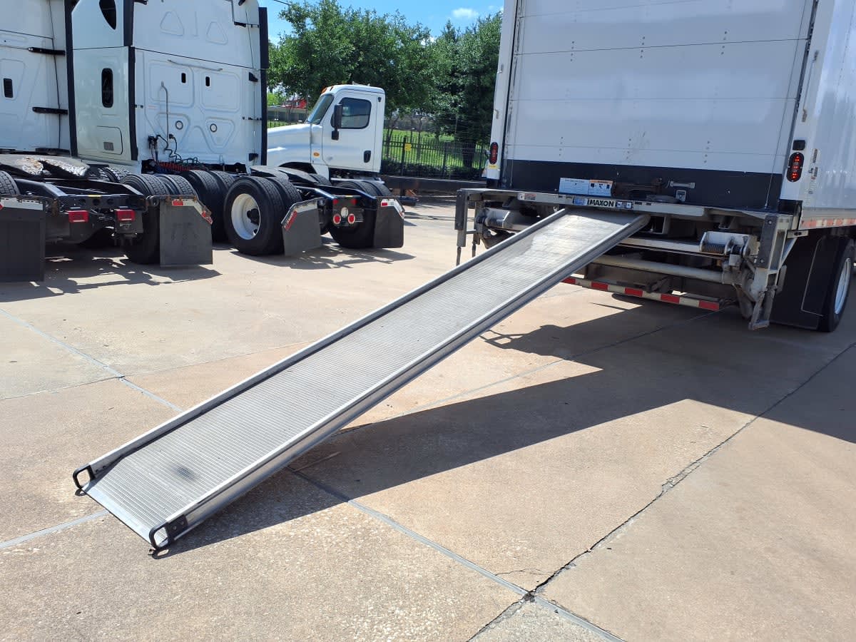 2018 Freightliner M2 106 in Houston, TX — photo 13