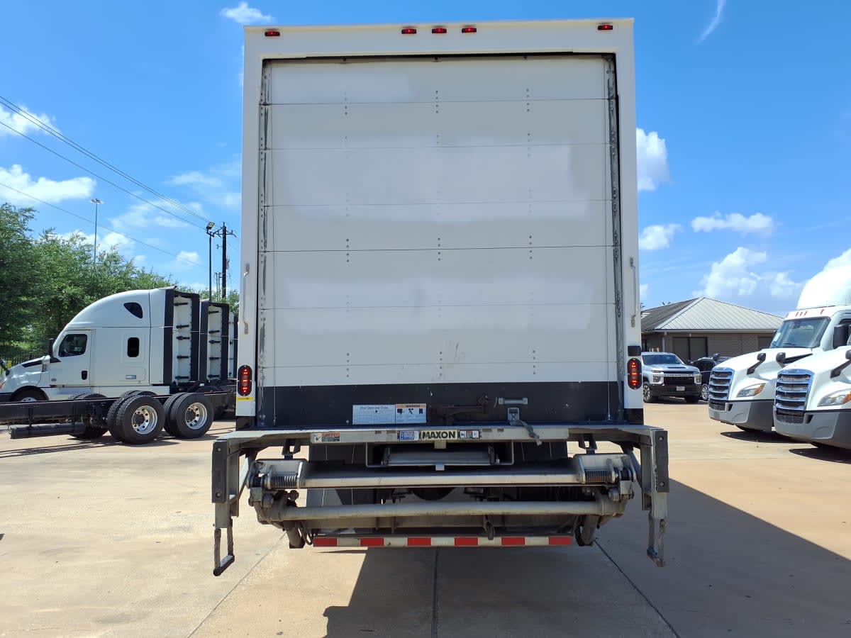 2018 Freightliner M2 106 in Houston, TX — photo 5