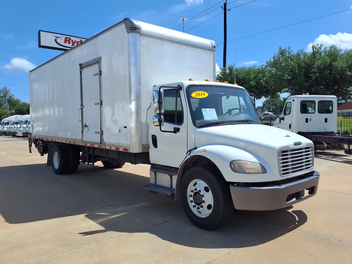 2018 Freightliner M2 106 in Houston, TX — photo 3