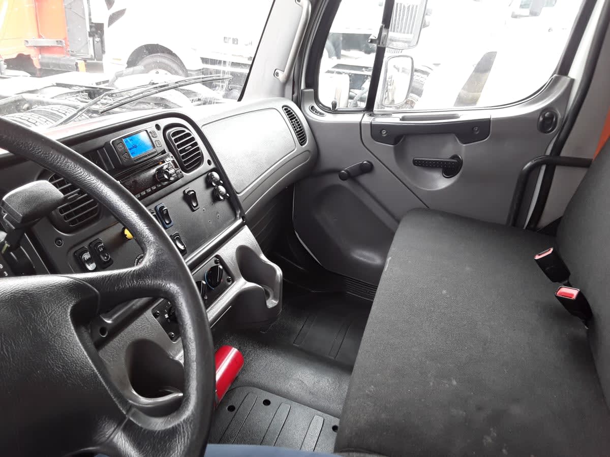 2018 Freightliner M2 106 in Kansas City, MO — photo 8