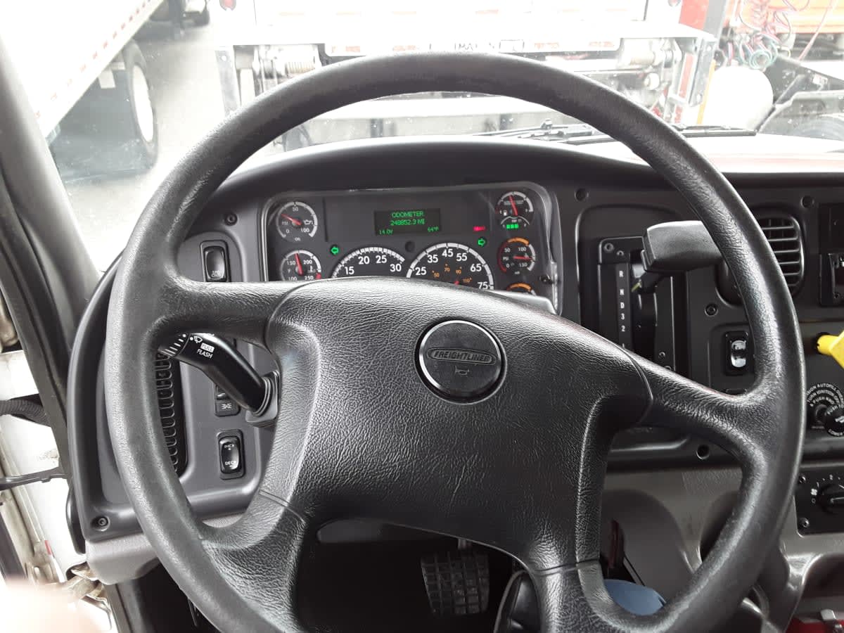 2018 Freightliner M2 106 in Kansas City, MO — photo 7