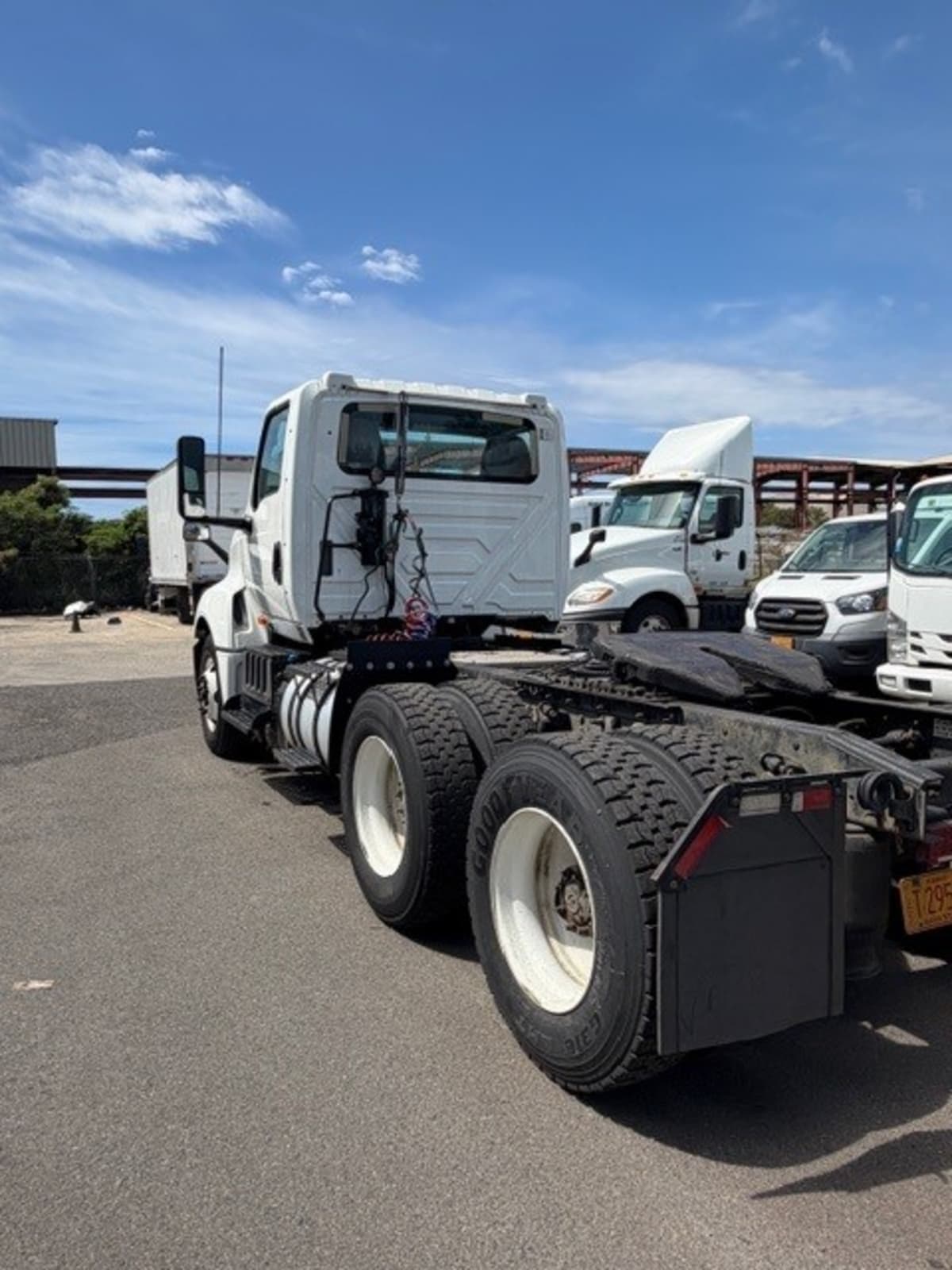 2018 International LT in Kapolei, HI — photo 6