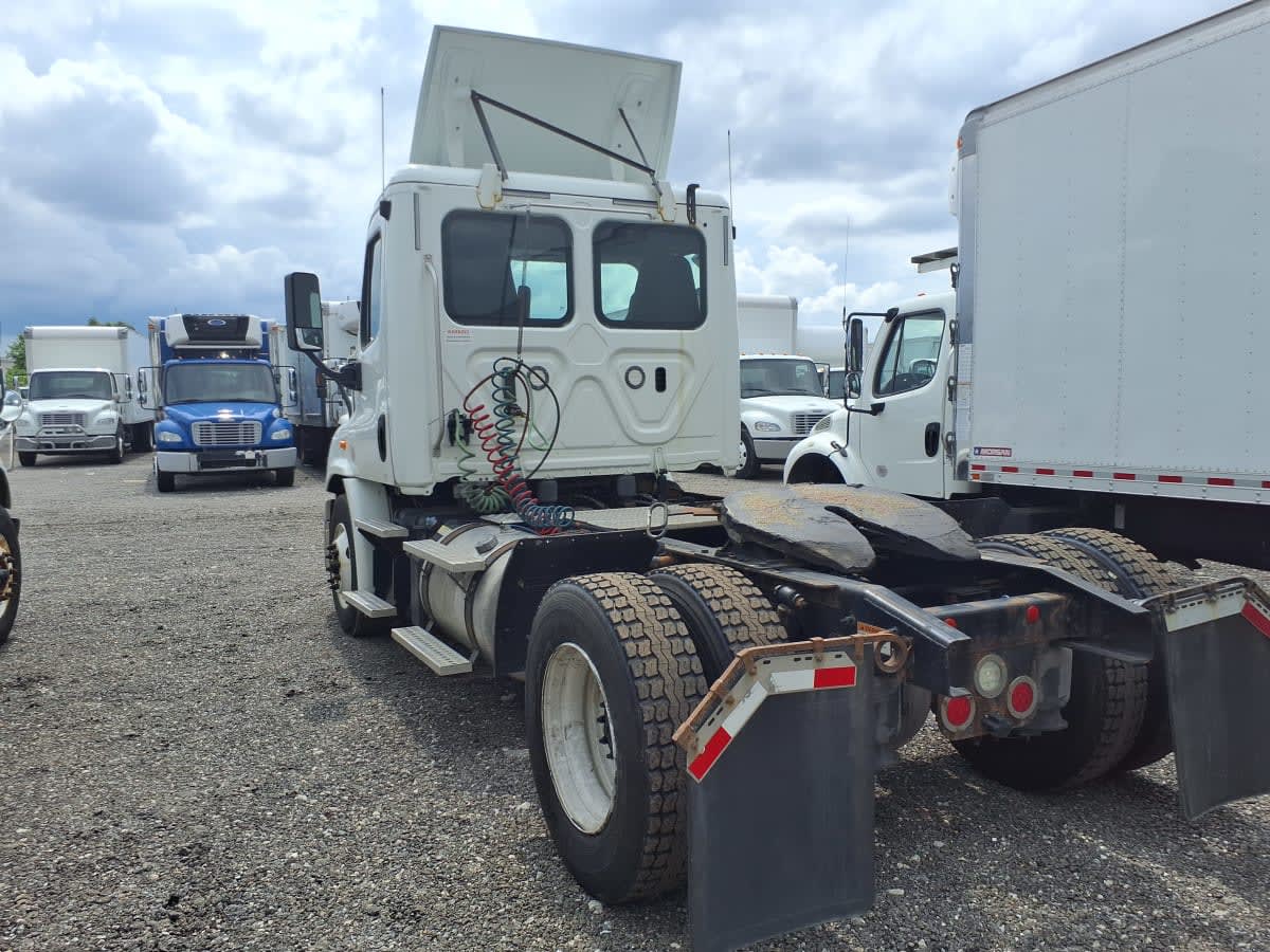 2018 Freightliner Cascadia in Taylor, MI — photo 4