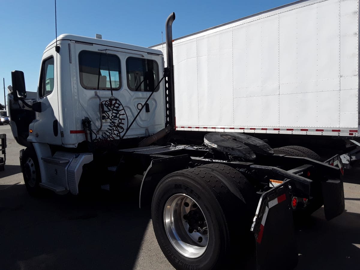 2018 Freightliner Cascadia in Montebello, CA — photo 6