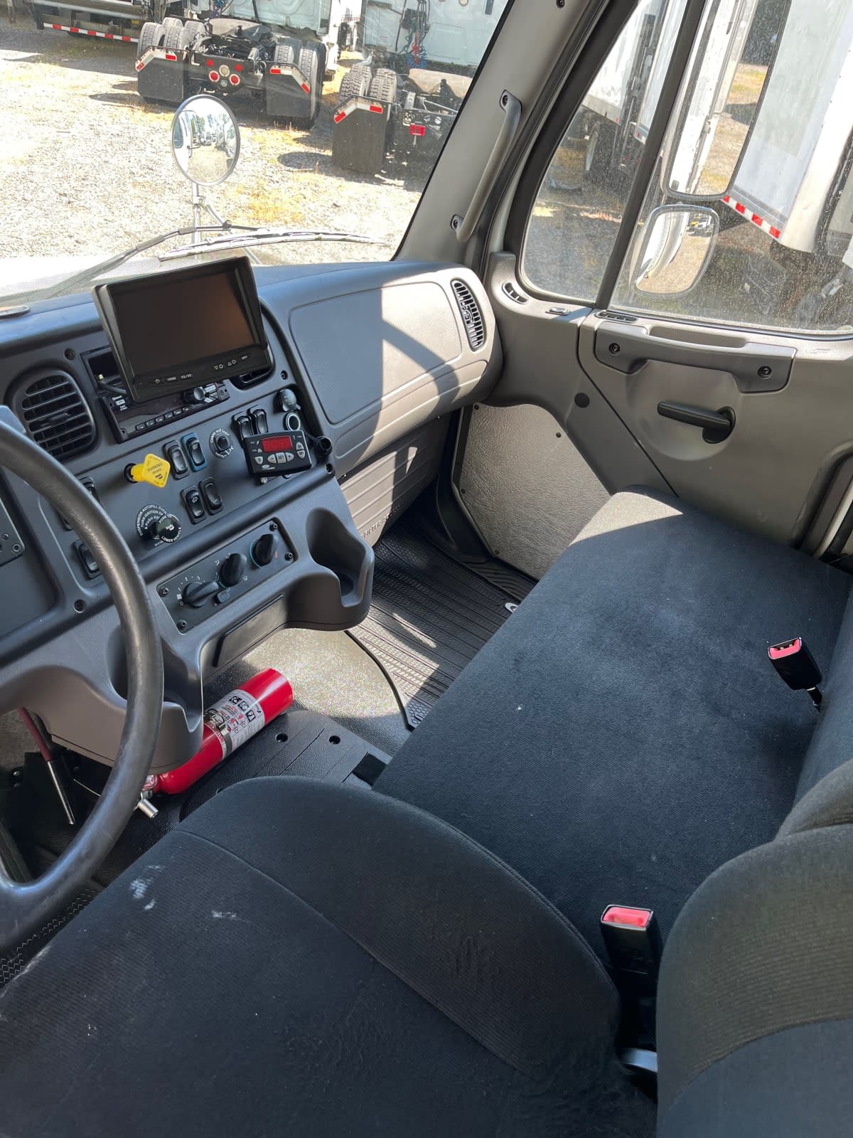 2018 Freightliner M2 106 in Ashland, VA — photo 8