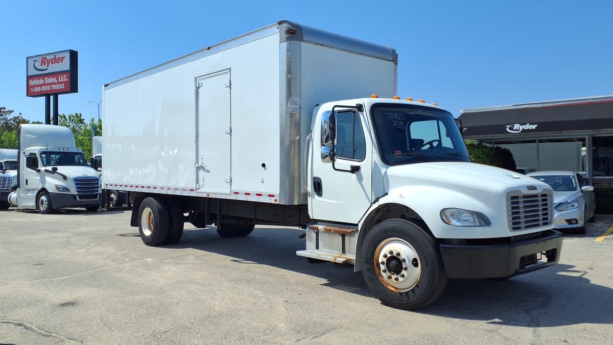 2018 Freightliner M2 106 in Warwick, RI — photo 3