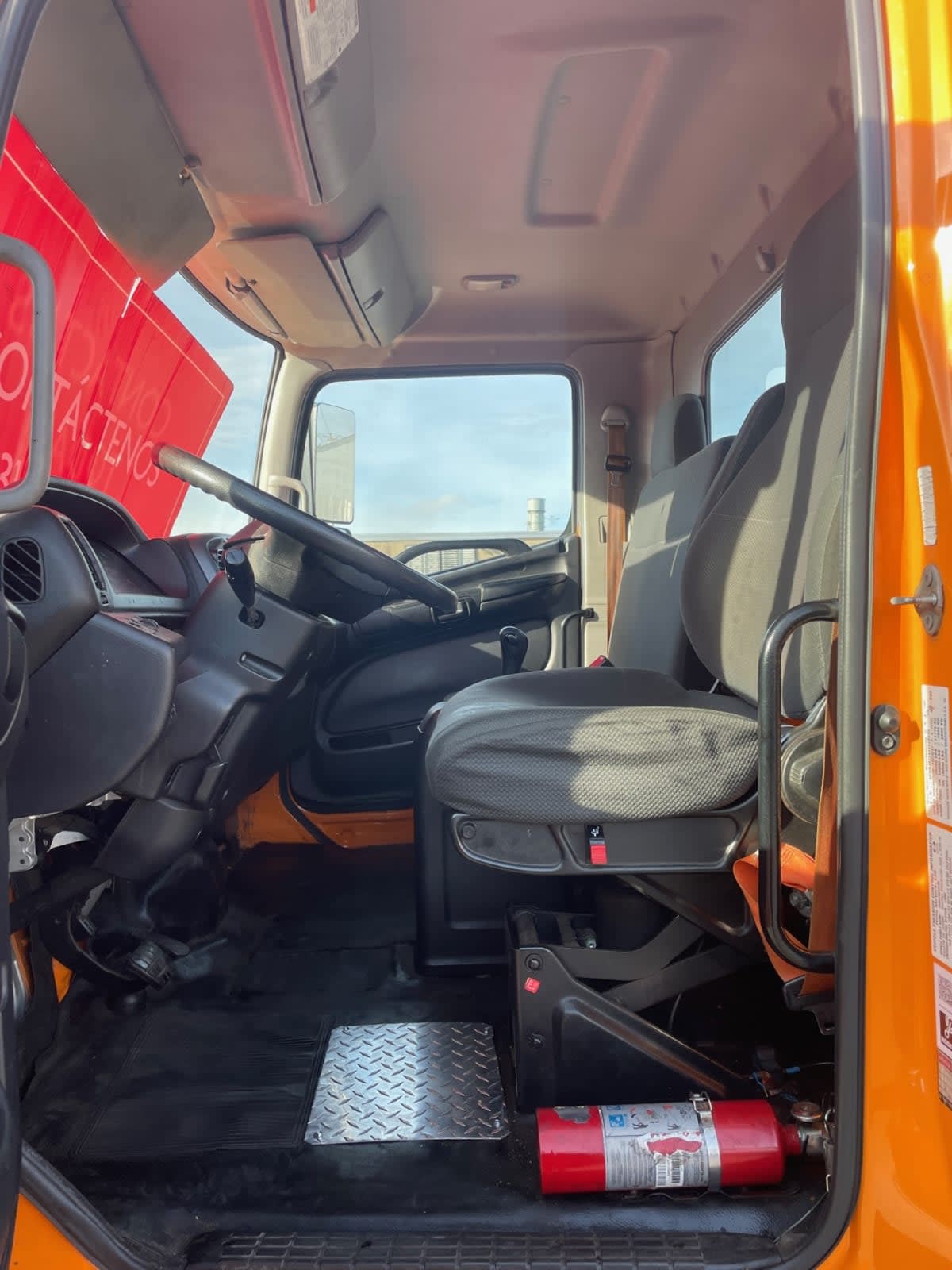 2018 Hino 268 in Farmingdale, NY — photo 7