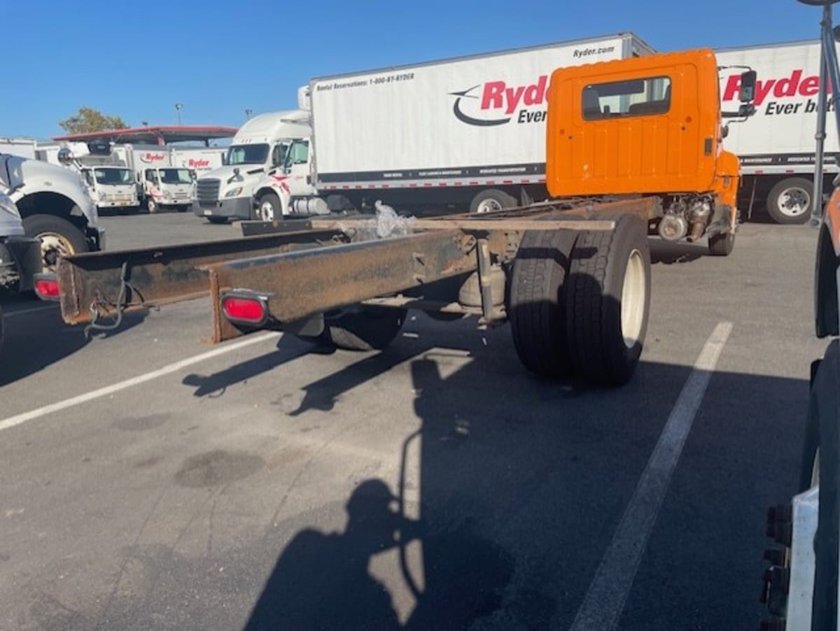 2018 Hino 268 in Farmingdale, NY — photo 4