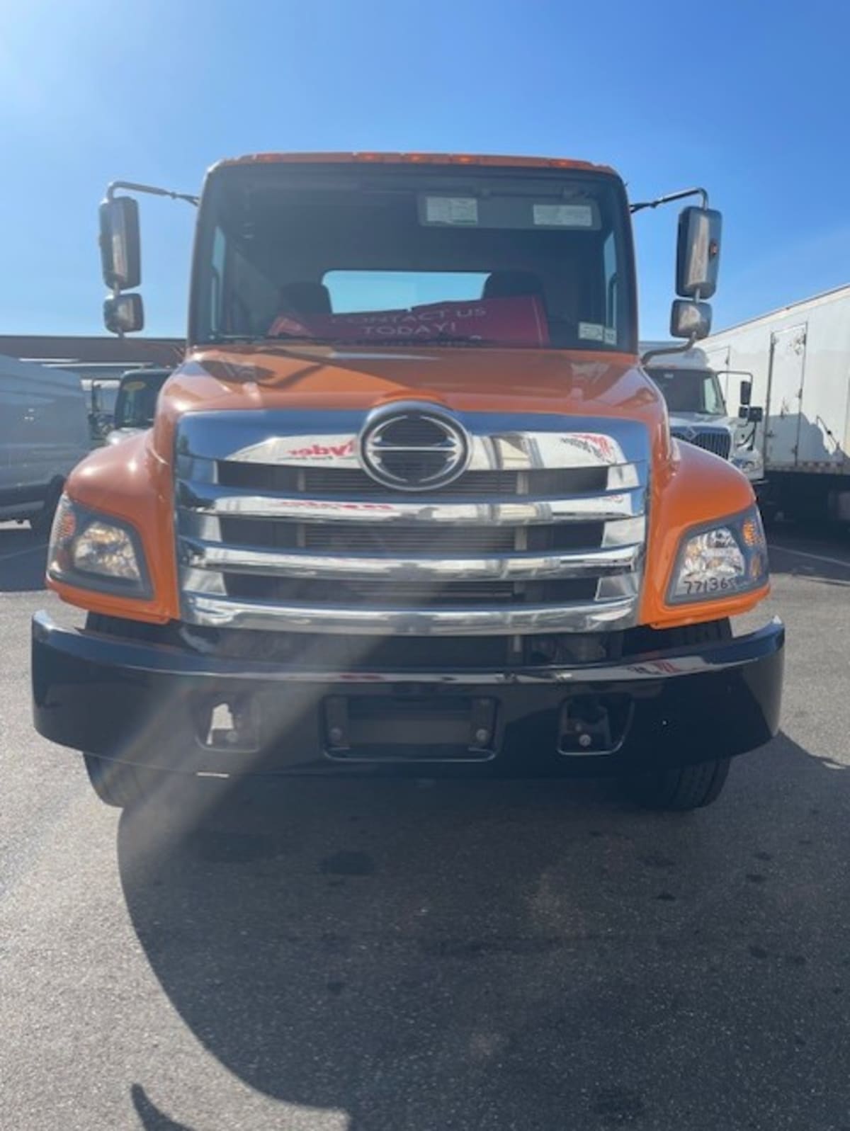 2018 Hino 268 in Farmingdale, NY — photo 2