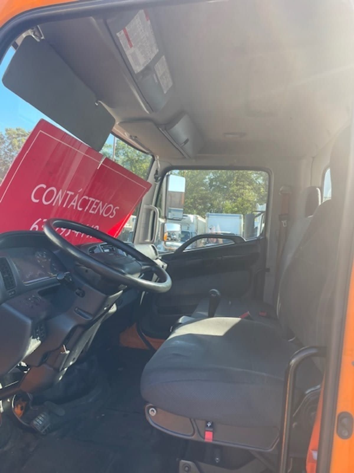 2018 Hino 268 in Farmingdale, NY — photo 7