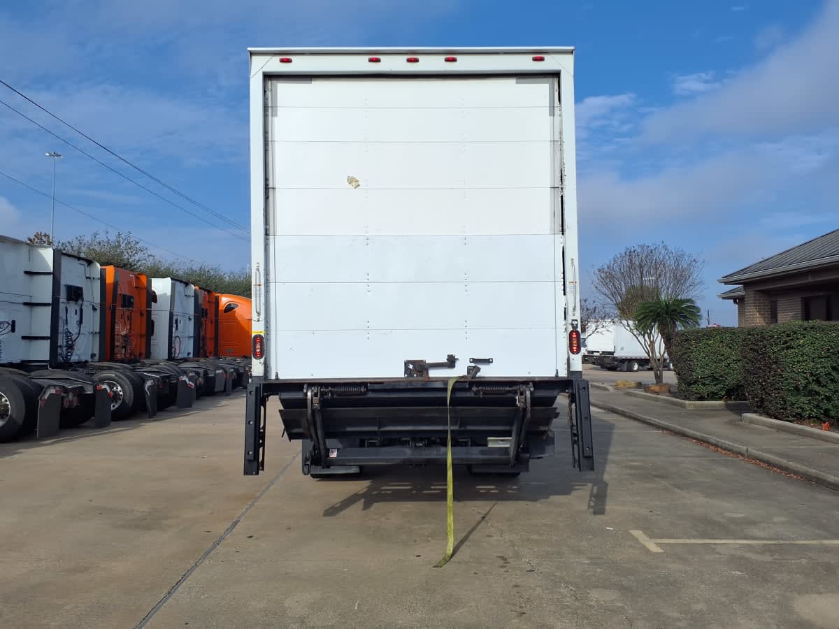 2018 Freightliner M2 106 in Houston, TX — photo 5