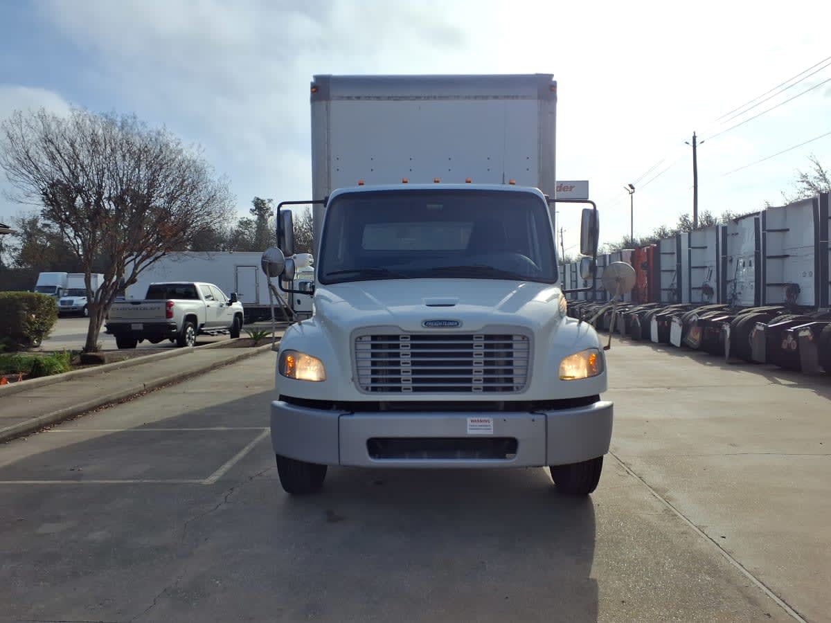 2018 Freightliner M2 106 in Houston, TX — photo 2