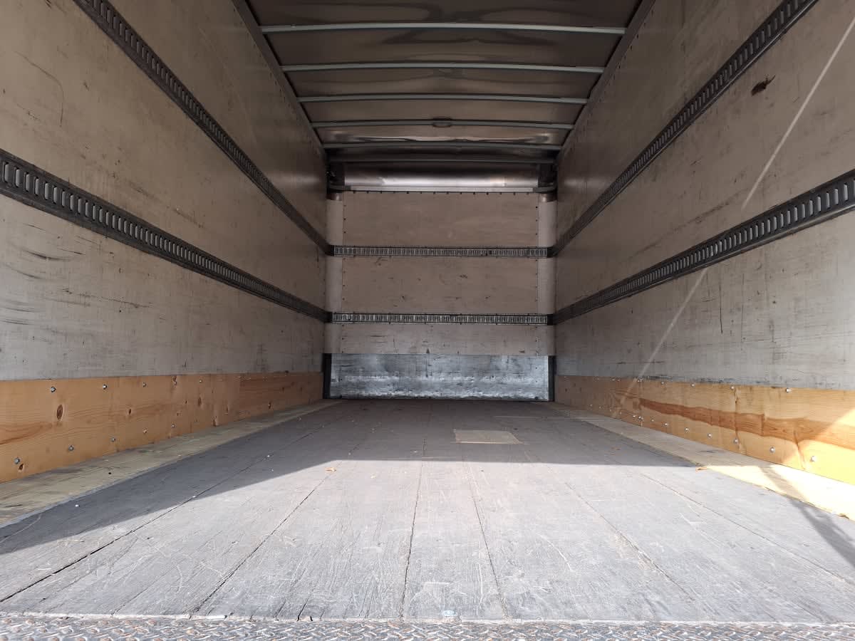 2018 Freightliner M2 106 in Houston, TX — photo 8
