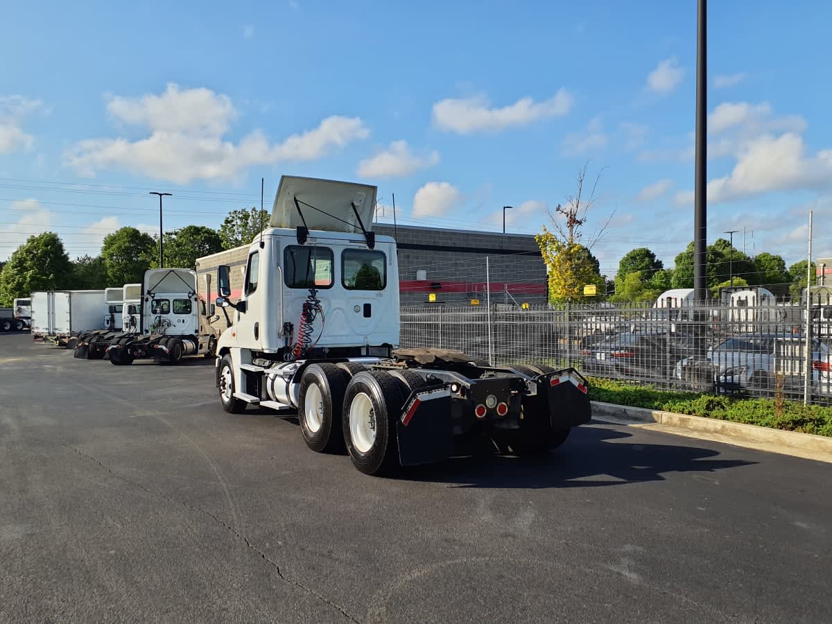 2016 Freightliner Cascadia in Atlanta, GA — photo 6