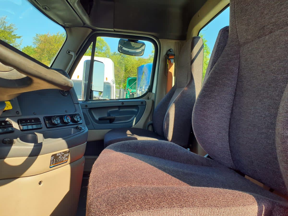 2018 Freightliner Cascadia in Springfield, MA — photo 10
