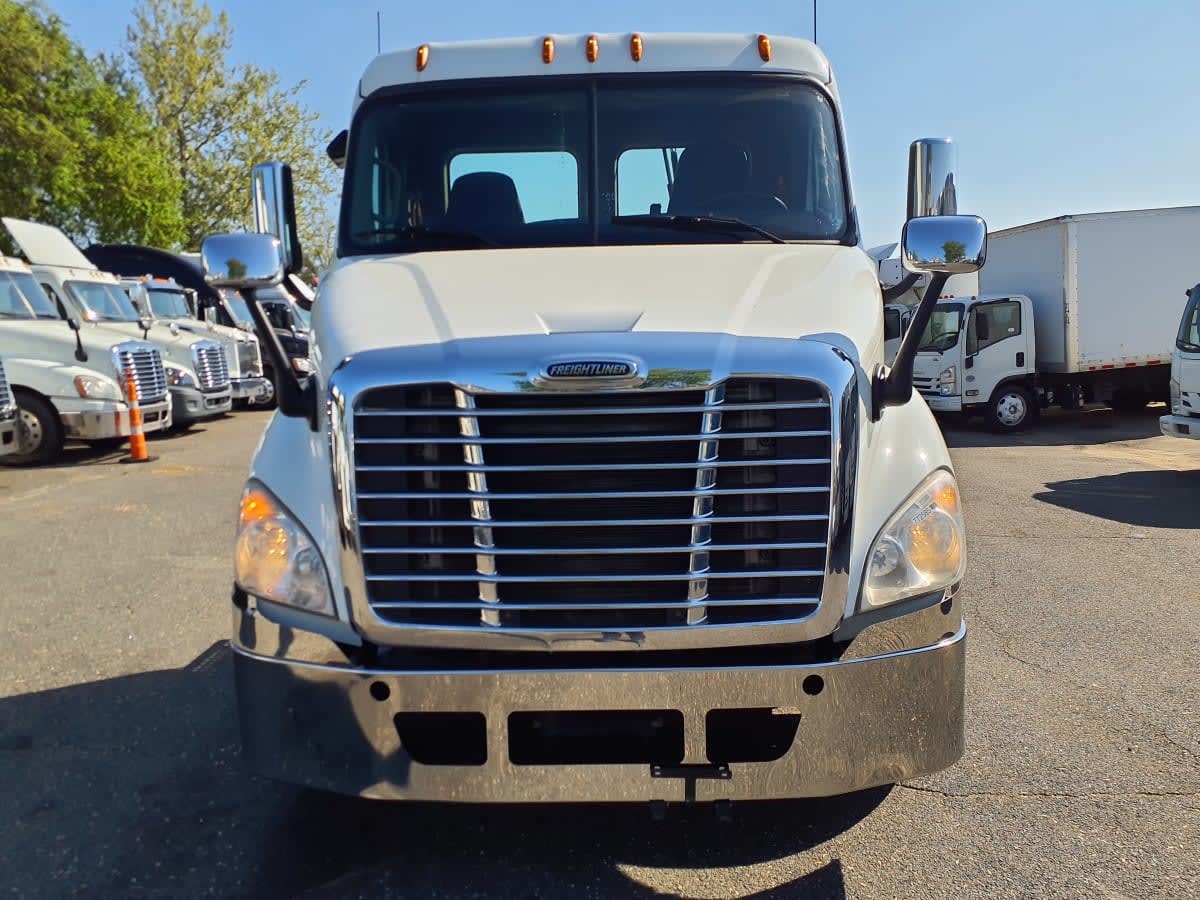 2018 Freightliner Cascadia in Springfield, MA — photo 2