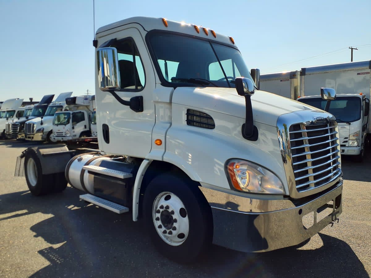 2018 Freightliner Cascadia in Springfield, MA — photo 3