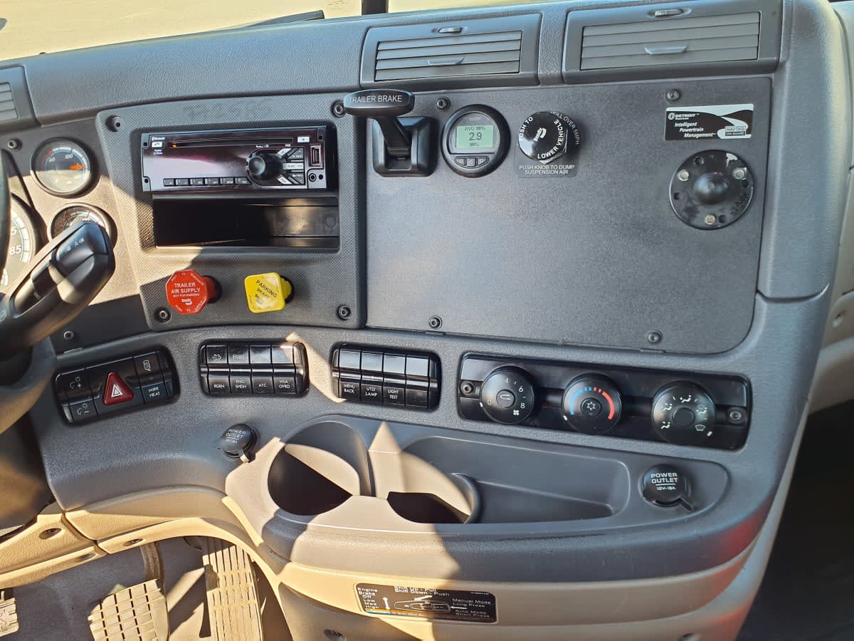 2018 Freightliner Cascadia in Springfield, MA — photo 7