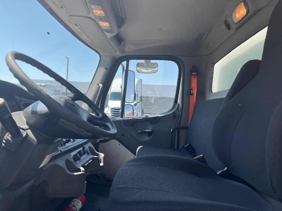 2018 Freightliner M2 106 in Fontana, CA — photo 7