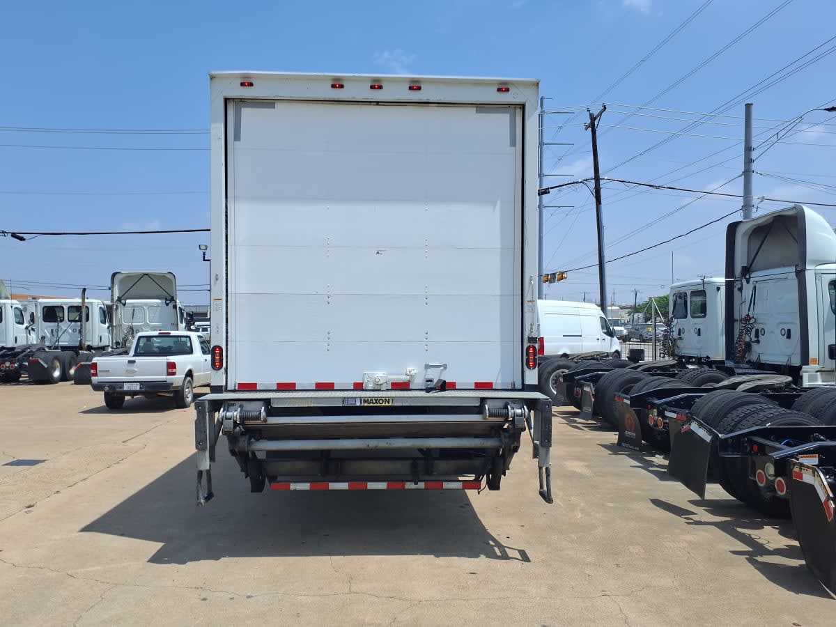 2018 Freightliner M2 106 in Dallas, TX — photo 5