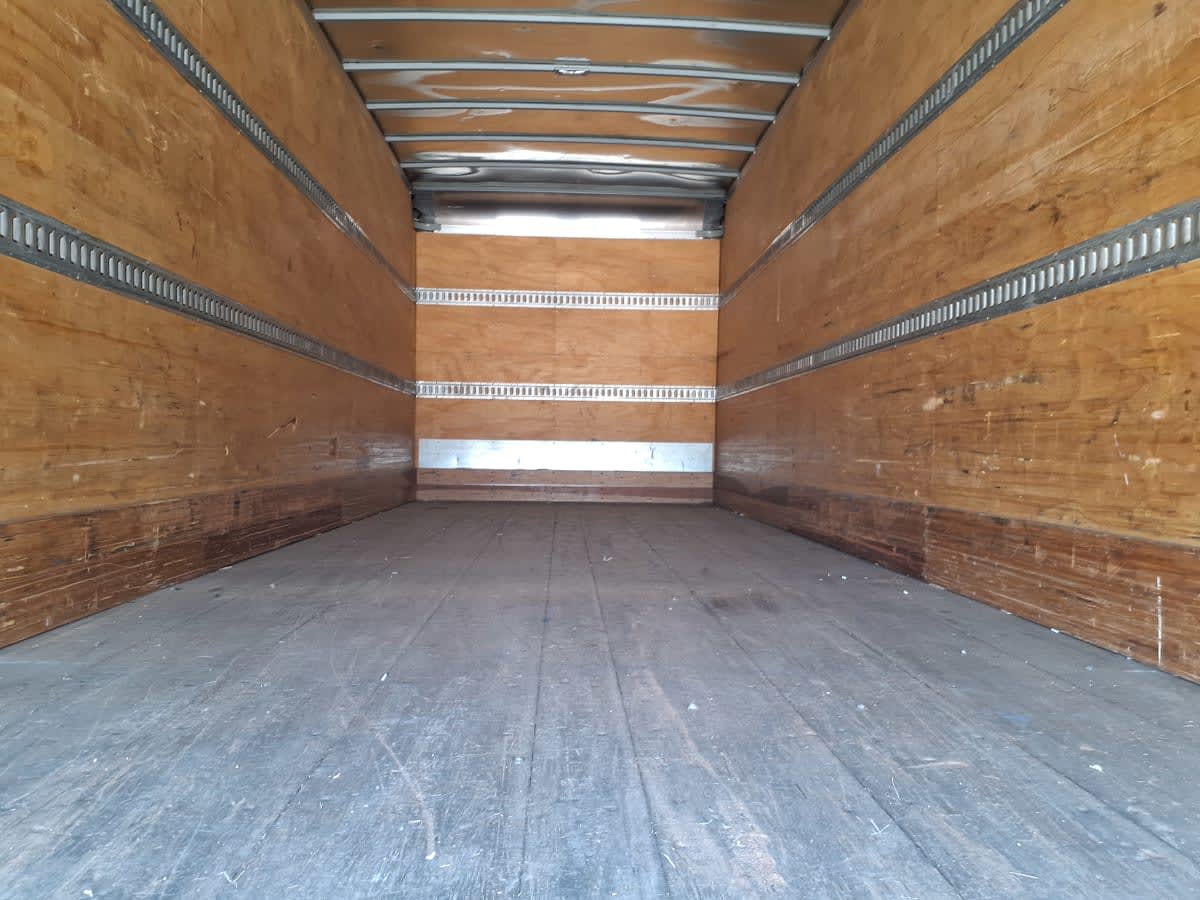 2018 Freightliner M2 106 in Dallas, TX — photo 8