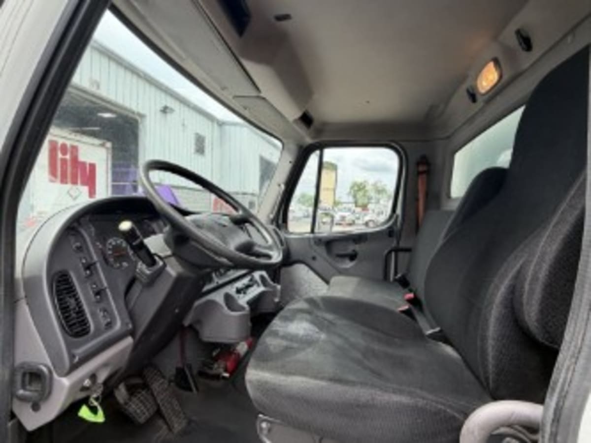 2018 Freightliner M2 106 in Kearny, NJ — photo 6