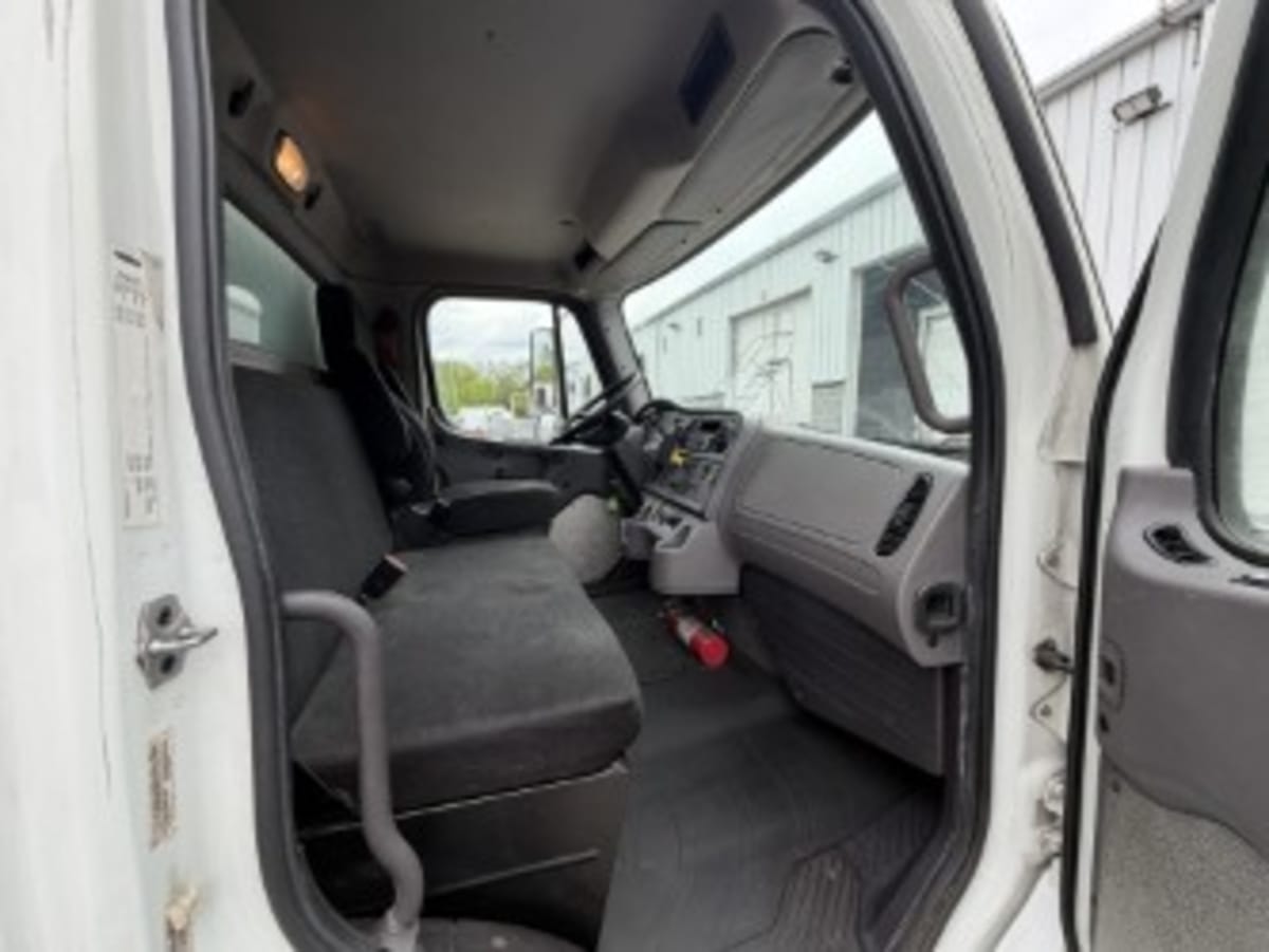 2018 Freightliner M2 106 in Kearny, NJ — photo 4