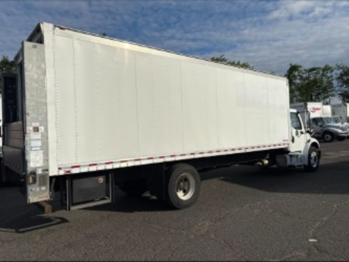 2018 Freightliner M2 106