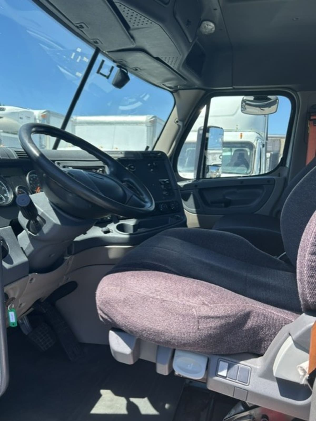 2018 Freightliner Cascadia in Farmingdale, NY — photo 7