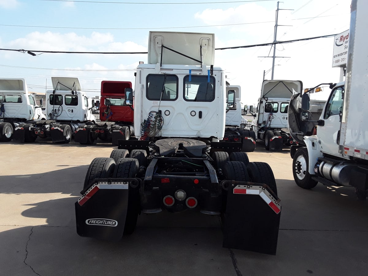 2018 Freightliner Cascadia in Dallas, TX — photo 5
