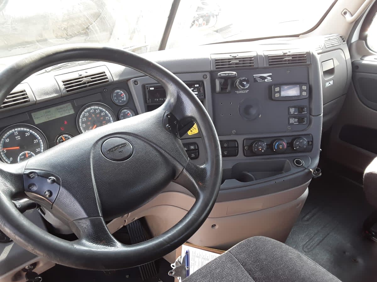 2018 Freightliner Cascadia in Dallas, TX — photo 7