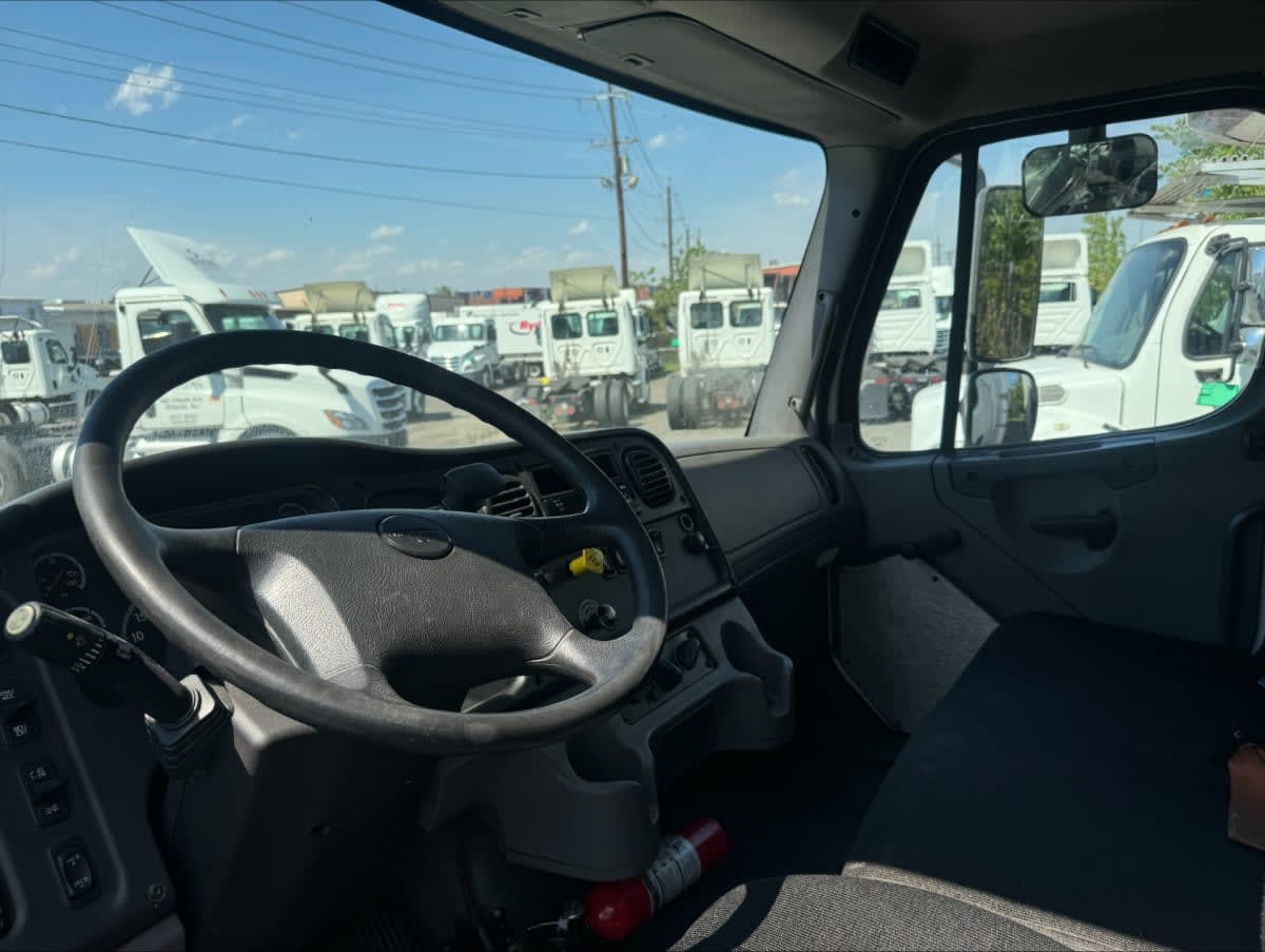 2018 Freightliner M2 106 in Kearny, NJ — photo 7