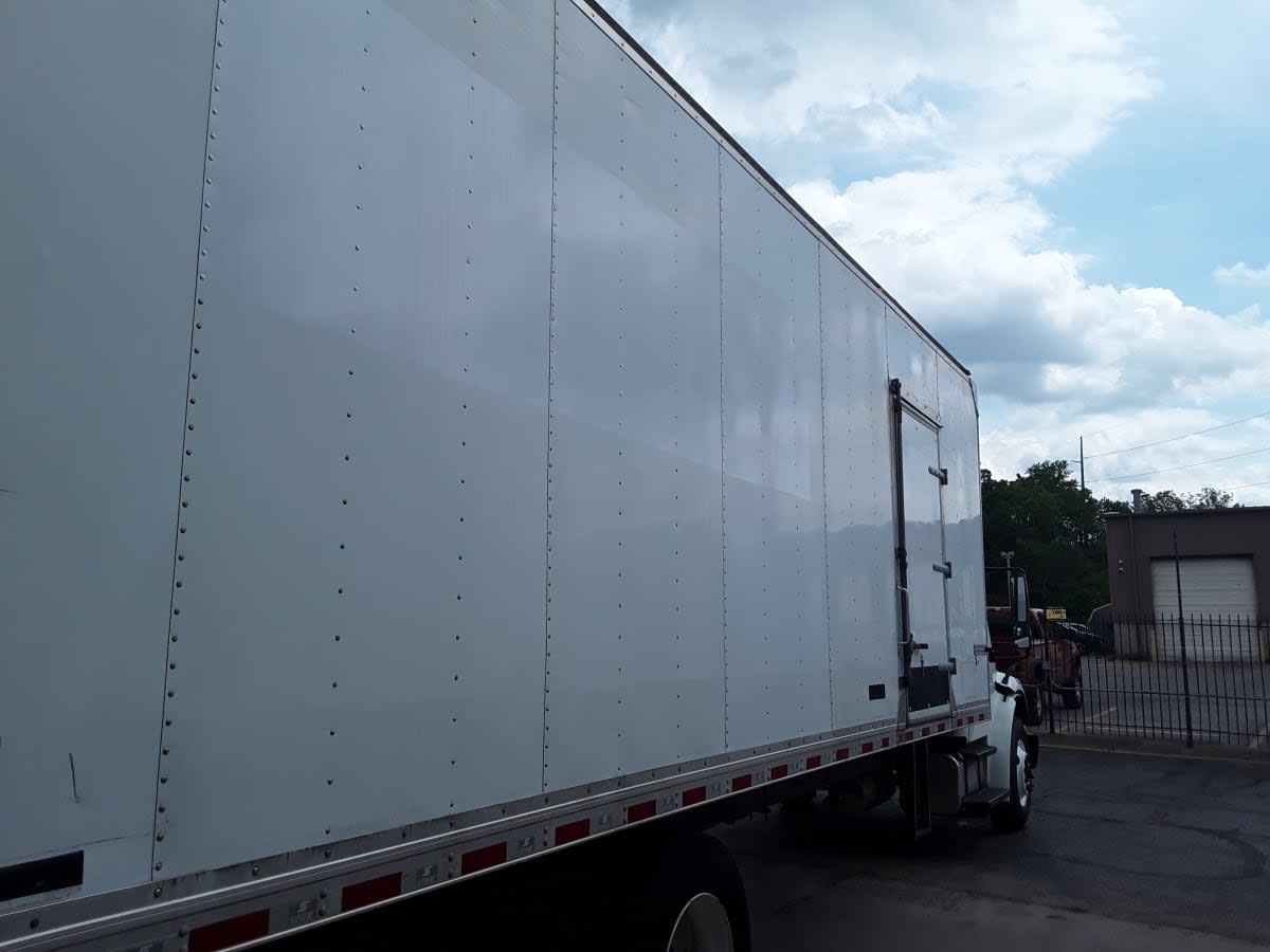 2018 Freightliner M2 106 in Kansas City, MO — photo 4