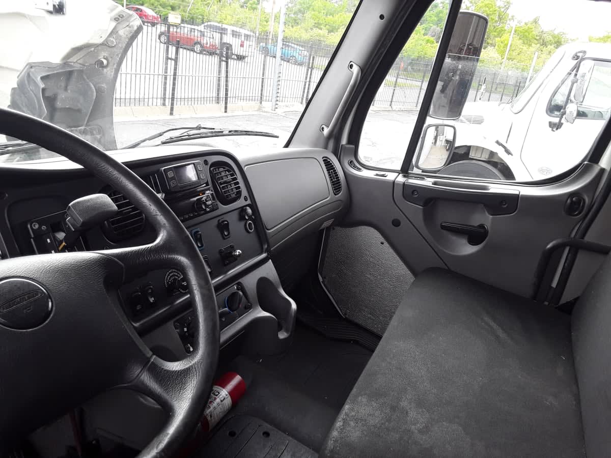 2018 Freightliner M2 106 in Kansas City, MO — photo 8