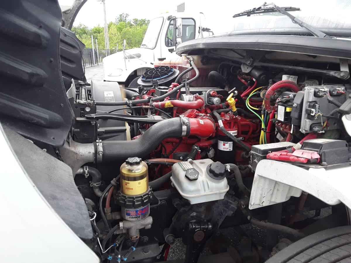 2018 Freightliner M2 106 in Kansas City, MO — photo 9