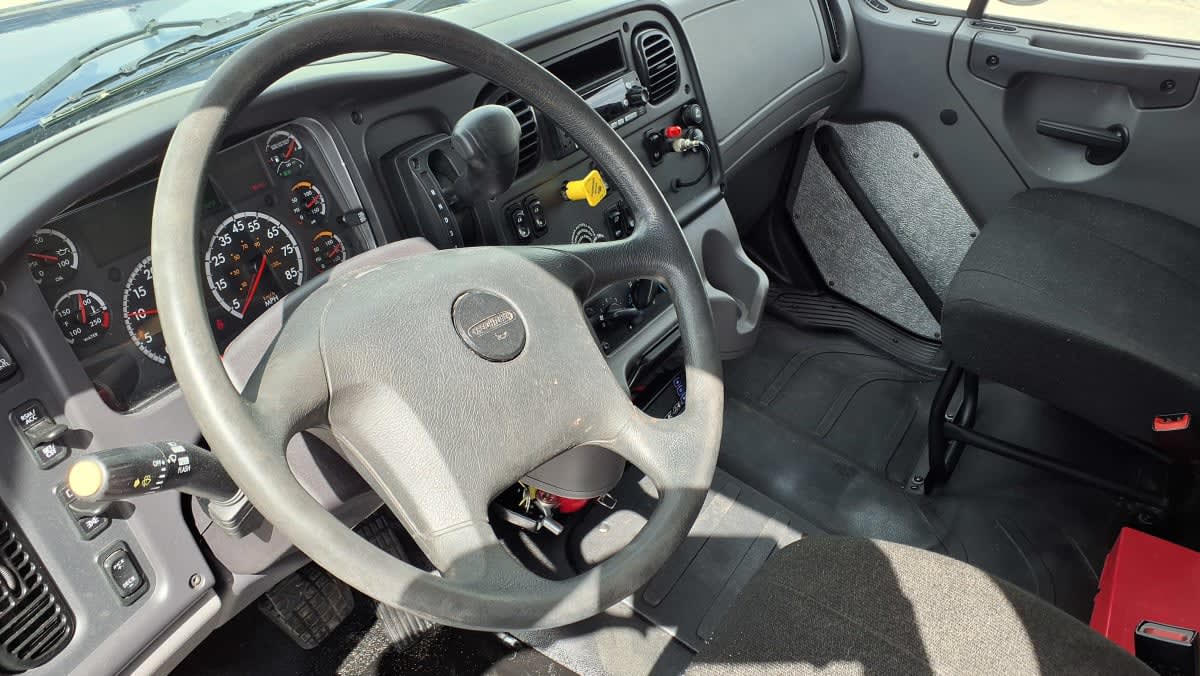 2018 Freightliner M2 106 in Warwick, RI — photo 8
