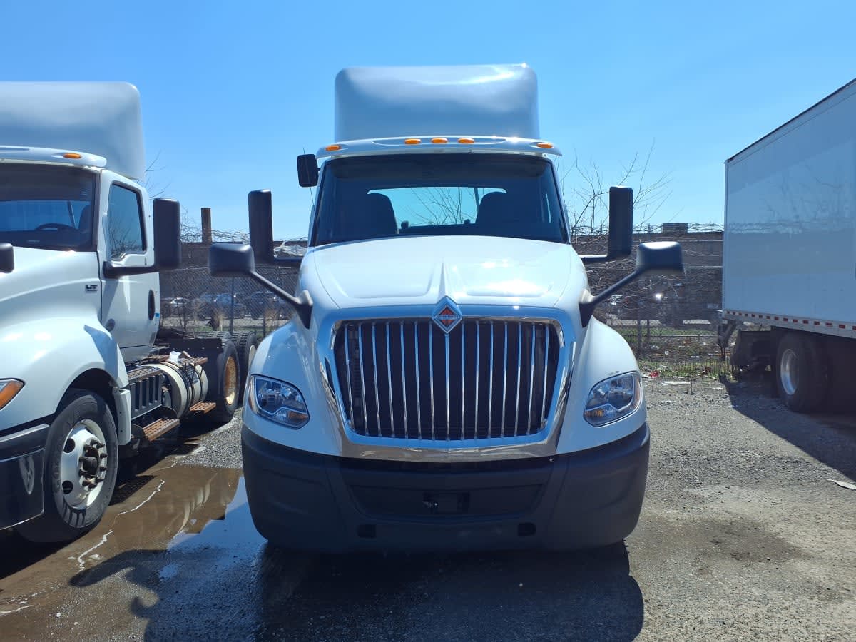 2018 International LT in Taylor, MI — photo 2