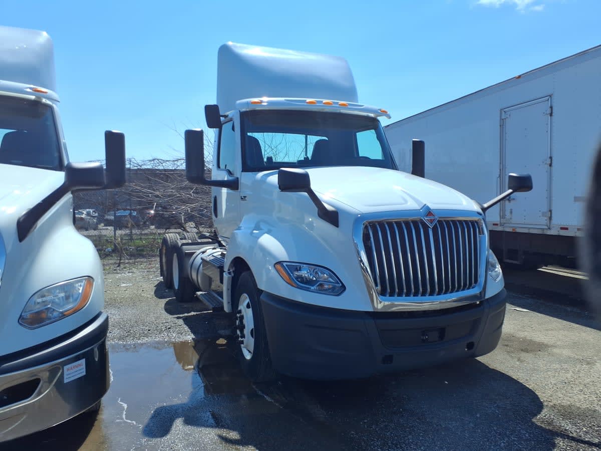 2018 International LT in Taylor, MI — photo 3