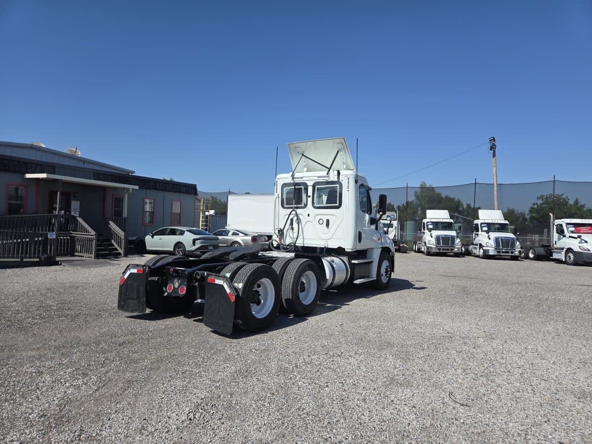 2018 Freightliner Cascadia in St. Rose, LA — photo 4