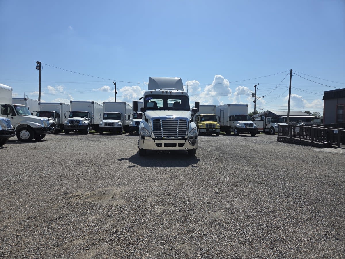 2018 Freightliner Cascadia in St. Rose, LA — photo 2