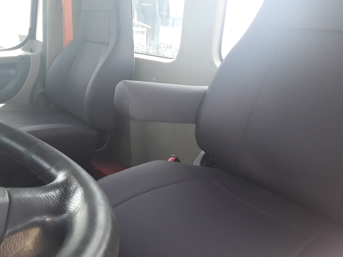 2018 Freightliner Cascadia in Montebello, CA — photo 10