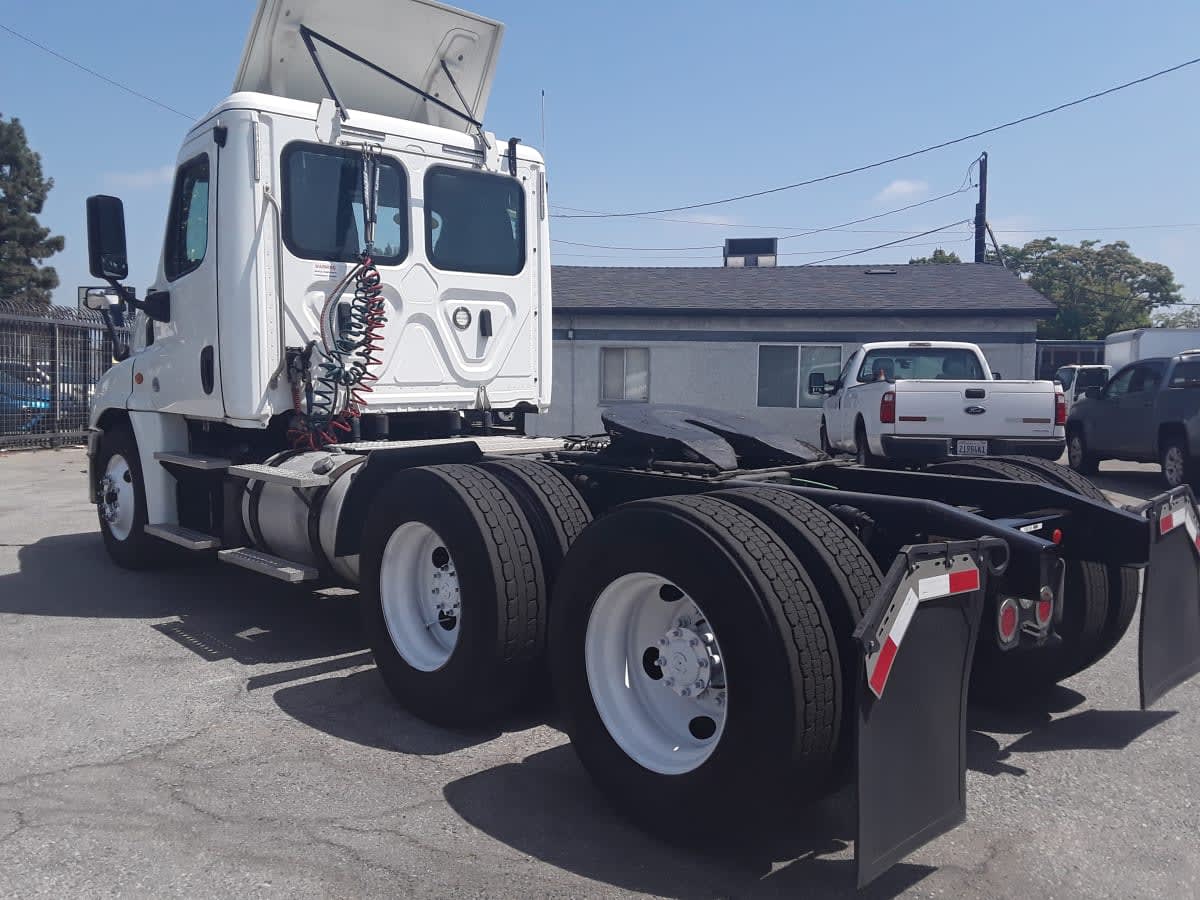 2018 Freightliner Cascadia in Montebello, CA — photo 6
