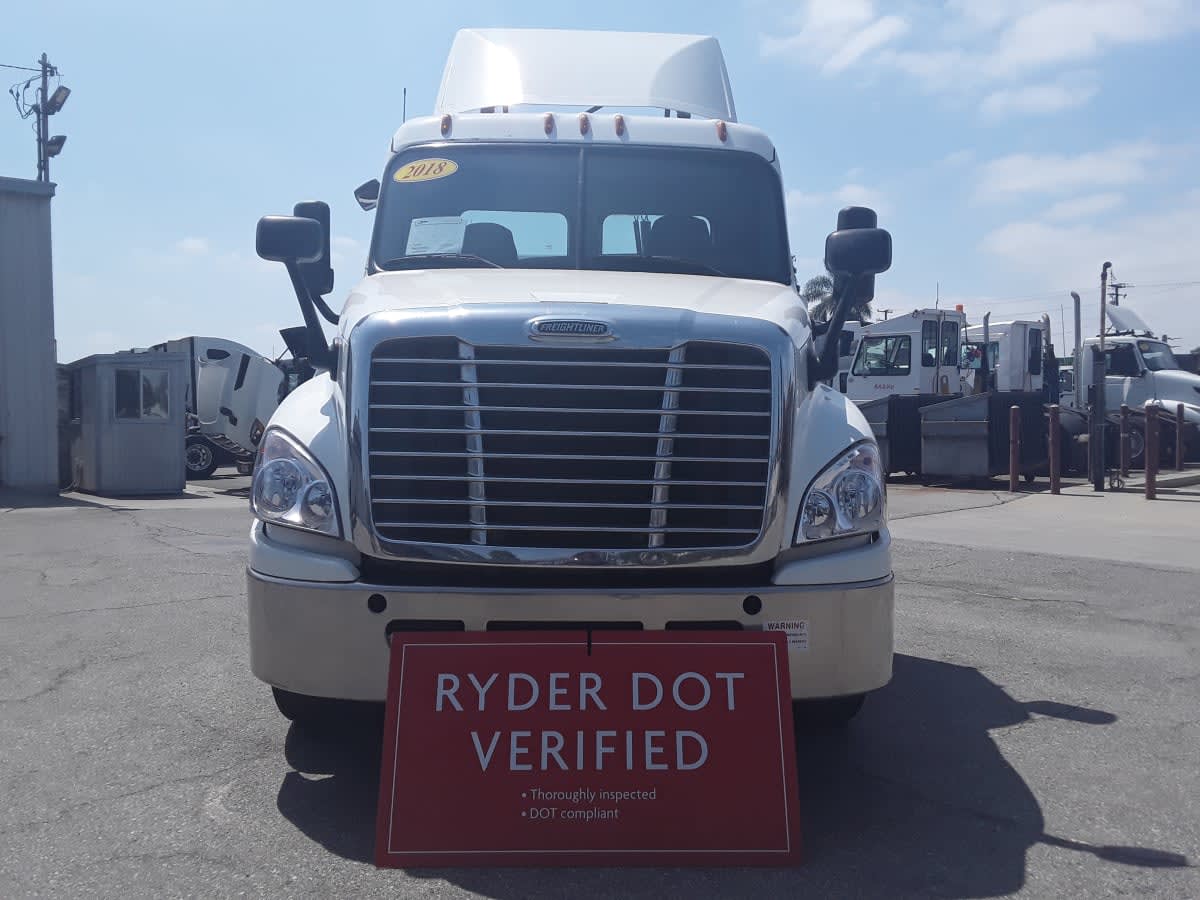2018 Freightliner Cascadia in Montebello, CA — photo 2