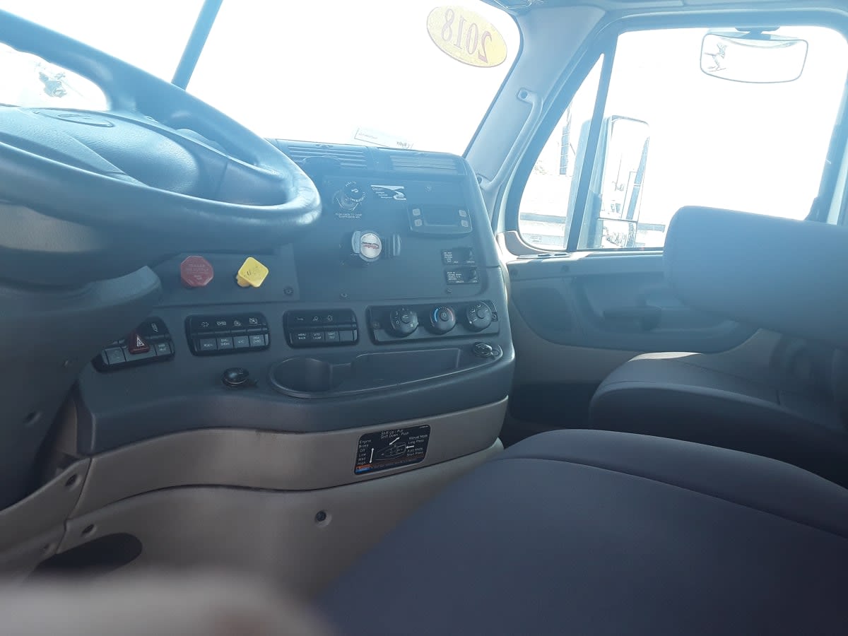 2018 Freightliner Cascadia in Montebello, CA — photo 7