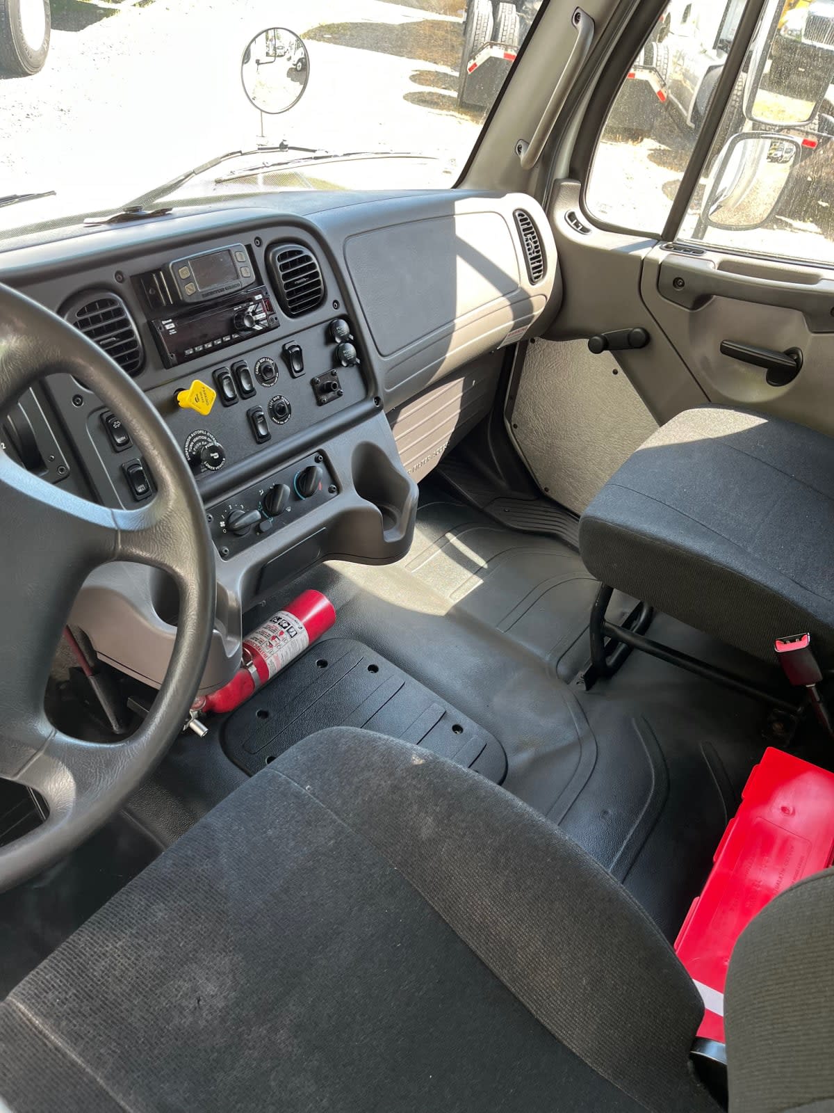 2019 Freightliner M2 106 in Ashland, VA — photo 7