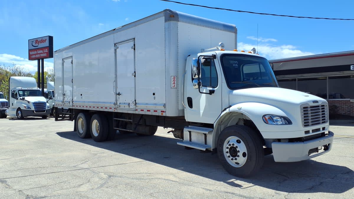2018 Freightliner M2 106 in Warwick, RI — photo 3