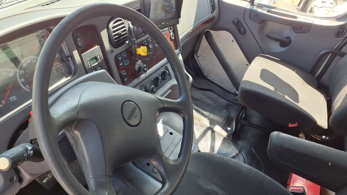 2018 Freightliner M2 106 in Warwick, RI — photo 7