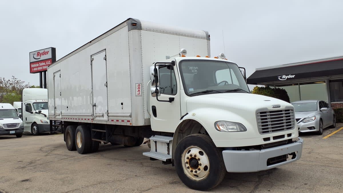 2018 Freightliner M2 106 in Warwick, RI — photo 3