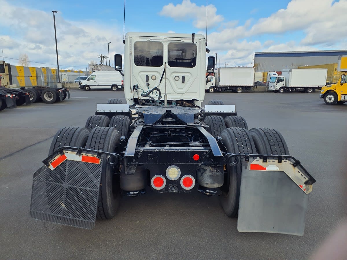 2018 Freightliner Cascadia in Tacoma, WA — photo 5