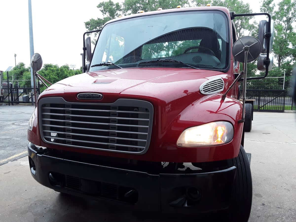 2019 Freightliner M2 106 in Kansas City, MO — photo 2